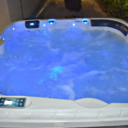 1 Sandy - Heated Pool - Jacuzzi - Private Area - Sea Views * Polis