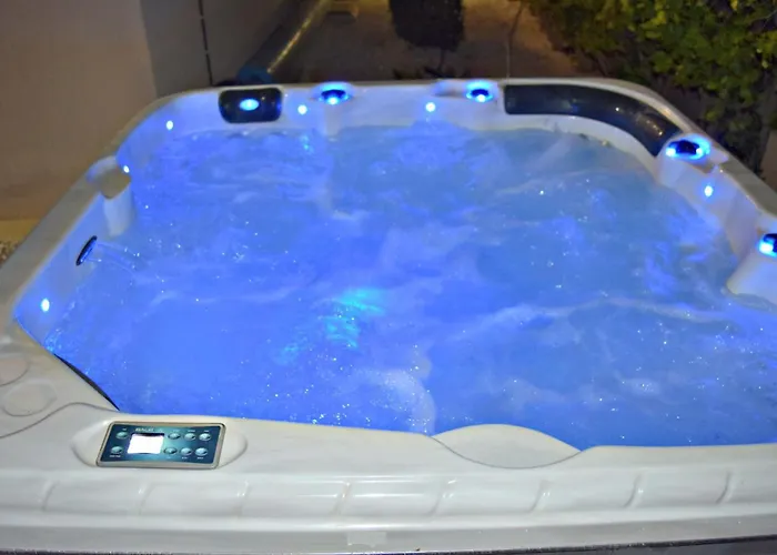 1 Sandy - Heated Pool - Jacuzzi - Private Area - Sea Views * 폴리스